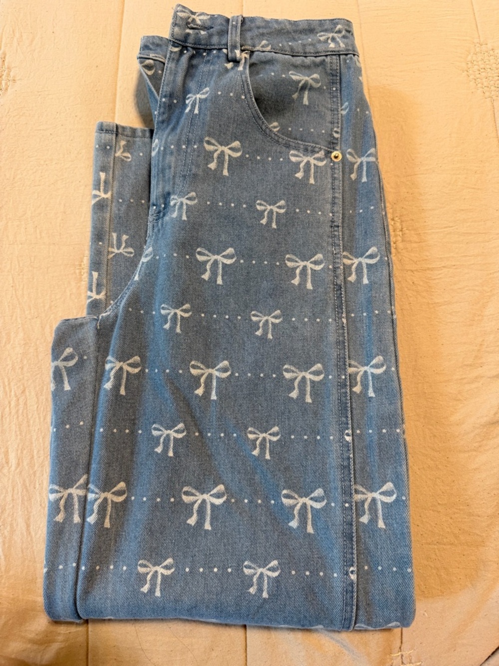 entro Light Blue Denim Barrel Jeans with White Bow Print - Picture 3 of 8
